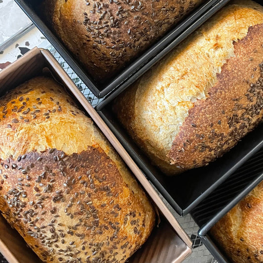 Pan masa madre en molde