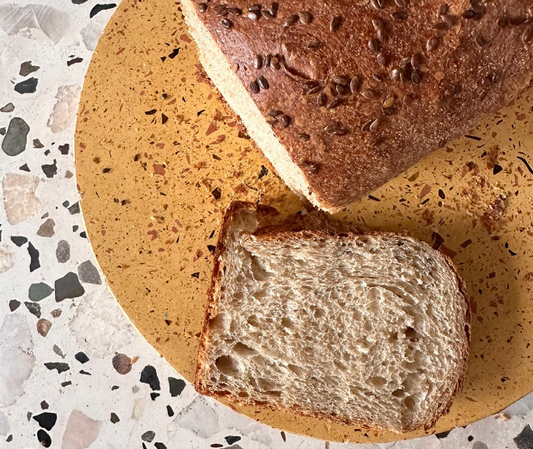 Pan masa madre en molde